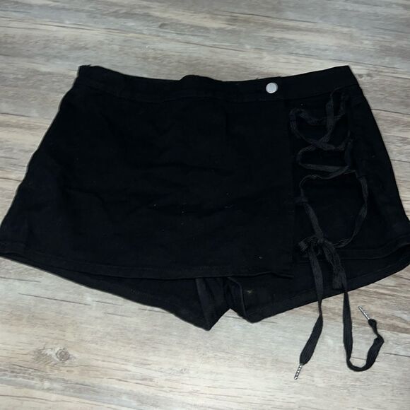 Shein short  - Picture 1 of 2